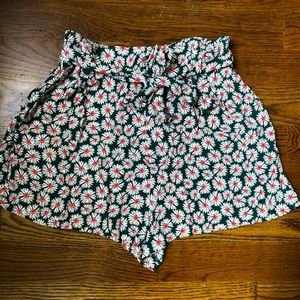 ZARA Flowy Daisy Floral Shorts with pockets